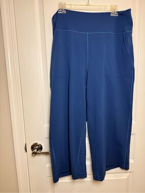 Lululemon Blue High Rise Pocket Crop Capri Pants Size 18